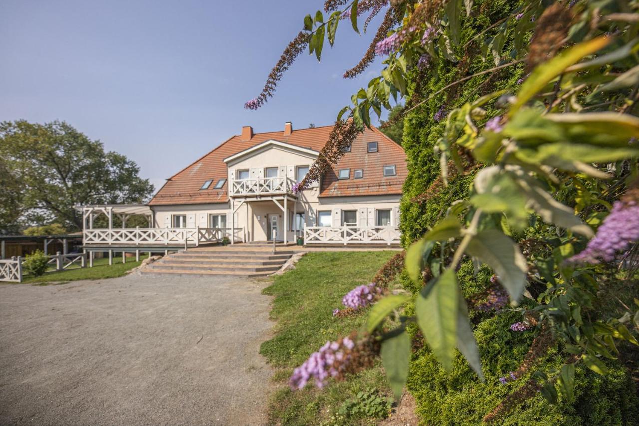 Ruhig Und Idyllische Lage, Strandnah, Gratis Nutzung Vom Ahoi Erlebnisbad Und Sauna In Sellin - Gutshaus Silvitz Fewo 02 Daire Bergen Auf Rugen Dış mekan fotoğraf