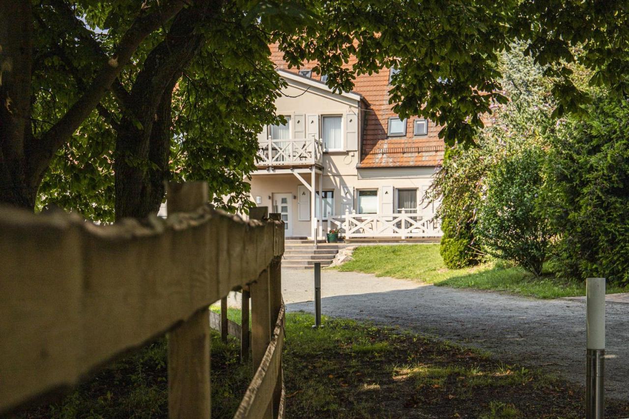 Ruhig Und Idyllische Lage, Strandnah, Gratis Nutzung Vom Ahoi Erlebnisbad Und Sauna In Sellin - Gutshaus Silvitz Fewo 02 Daire Bergen Auf Rugen Dış mekan fotoğraf