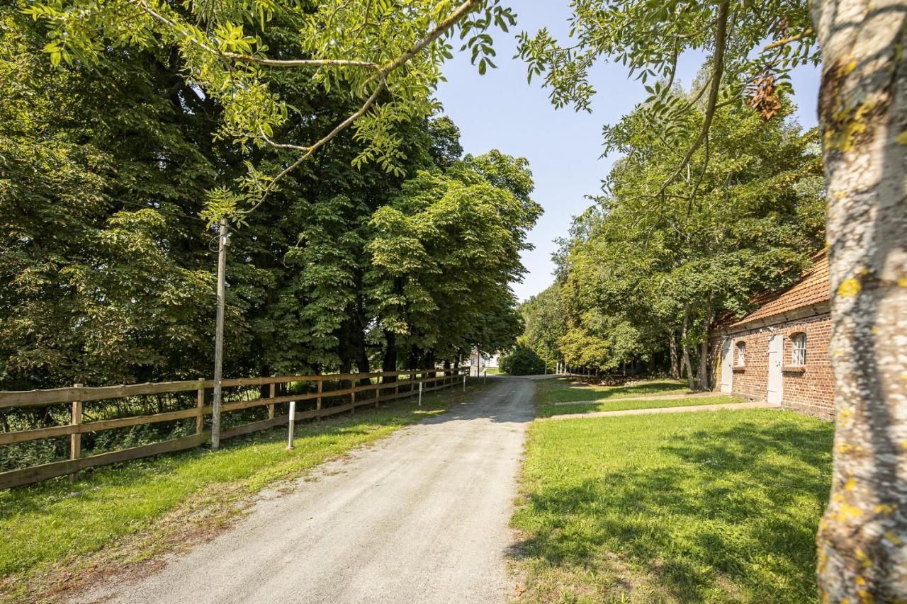 Ruhig Und Idyllische Lage, Strandnah, Gratis Nutzung Vom Ahoi Erlebnisbad Und Sauna In Sellin - Gutshaus Silvitz Fewo 02 Daire Bergen Auf Rugen Dış mekan fotoğraf