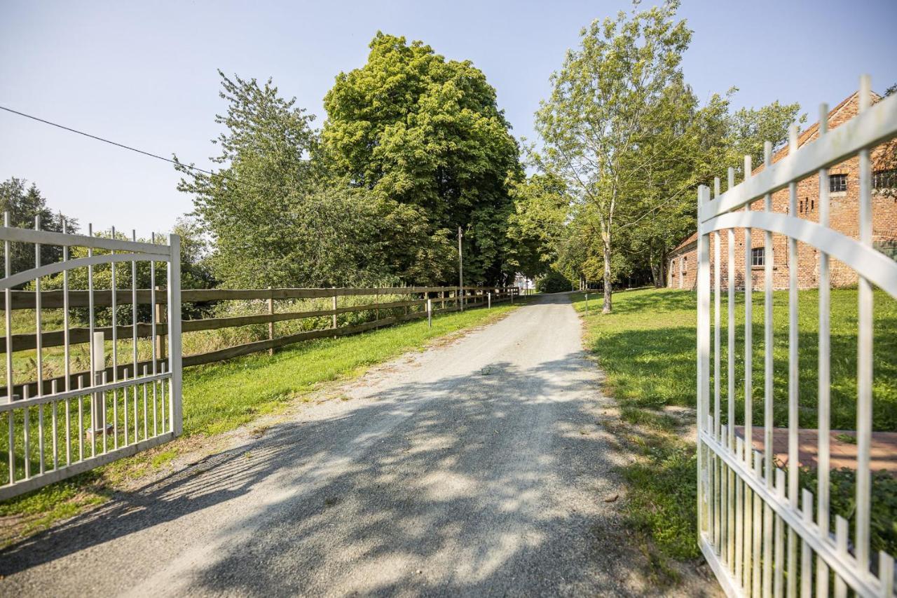 Ruhig Und Idyllische Lage, Strandnah, Gratis Nutzung Vom Ahoi Erlebnisbad Und Sauna In Sellin - Gutshaus Silvitz Fewo 02 Daire Bergen Auf Rugen Dış mekan fotoğraf