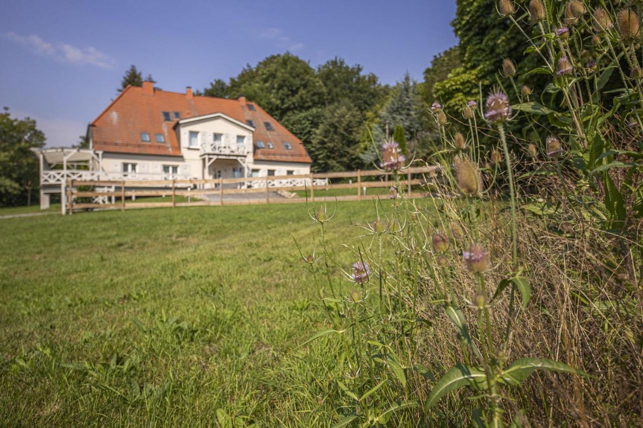 Ruhig Und Idyllische Lage, Strandnah, Gratis Nutzung Vom Ahoi Erlebnisbad Und Sauna In Sellin - Gutshaus Silvitz Fewo 02 Daire Bergen Auf Rugen Dış mekan fotoğraf